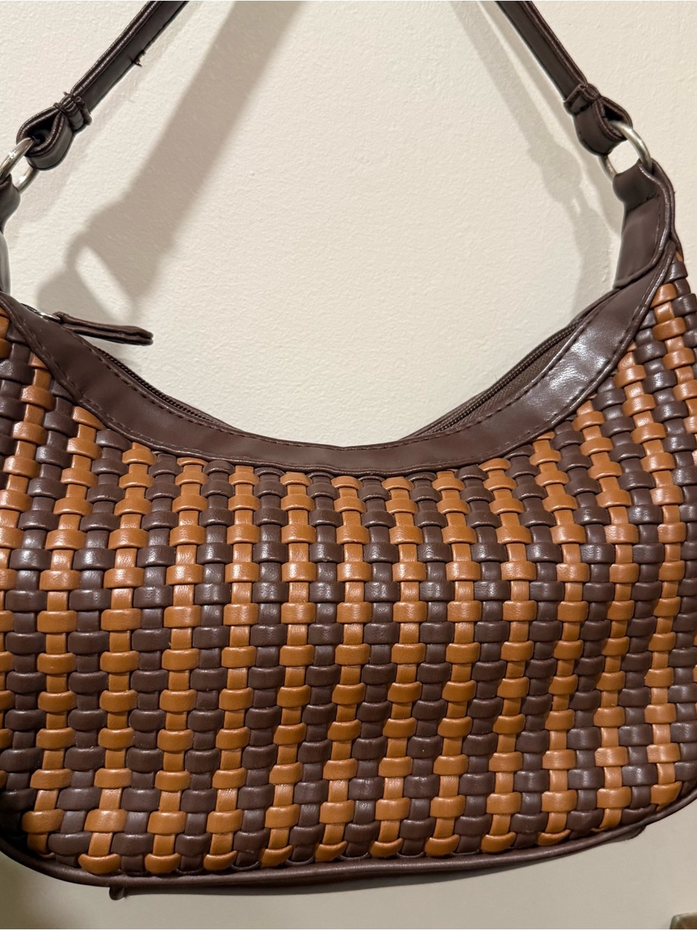 two-toned brown woven faux leather medium shoulder bag purse brand new - Picture 4 of 7